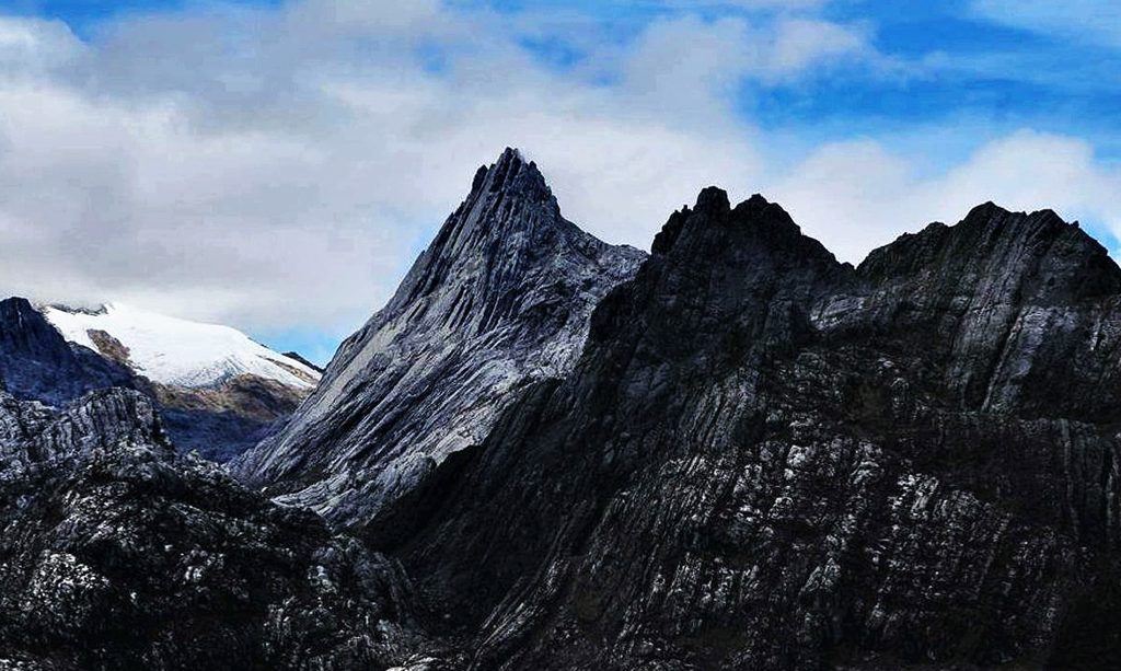 Monte Jaya con una altitud de 4,884 metros, Papua Nueva Guinea