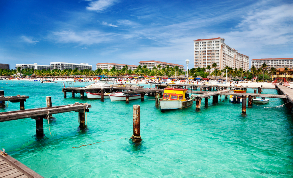 Palm beach en Aruba. ShutterStock Image