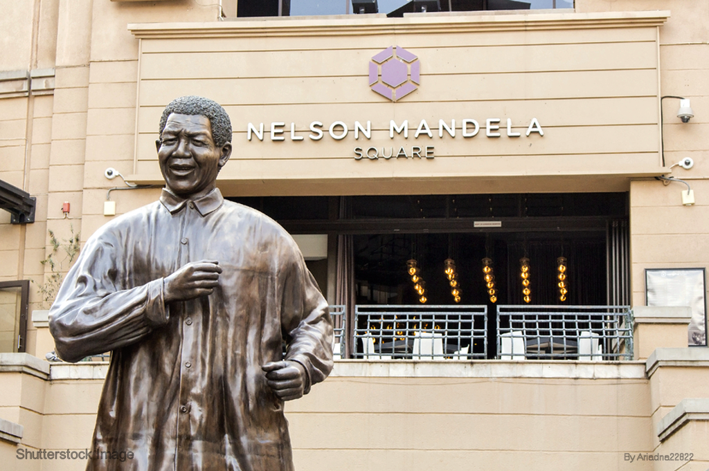 Monumento en honor a Nelson Mandela, en Nelson Mandela Square
