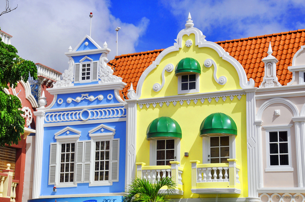 Arquitectura colonial en Oranjestad, Aruba. ShutterStock Image