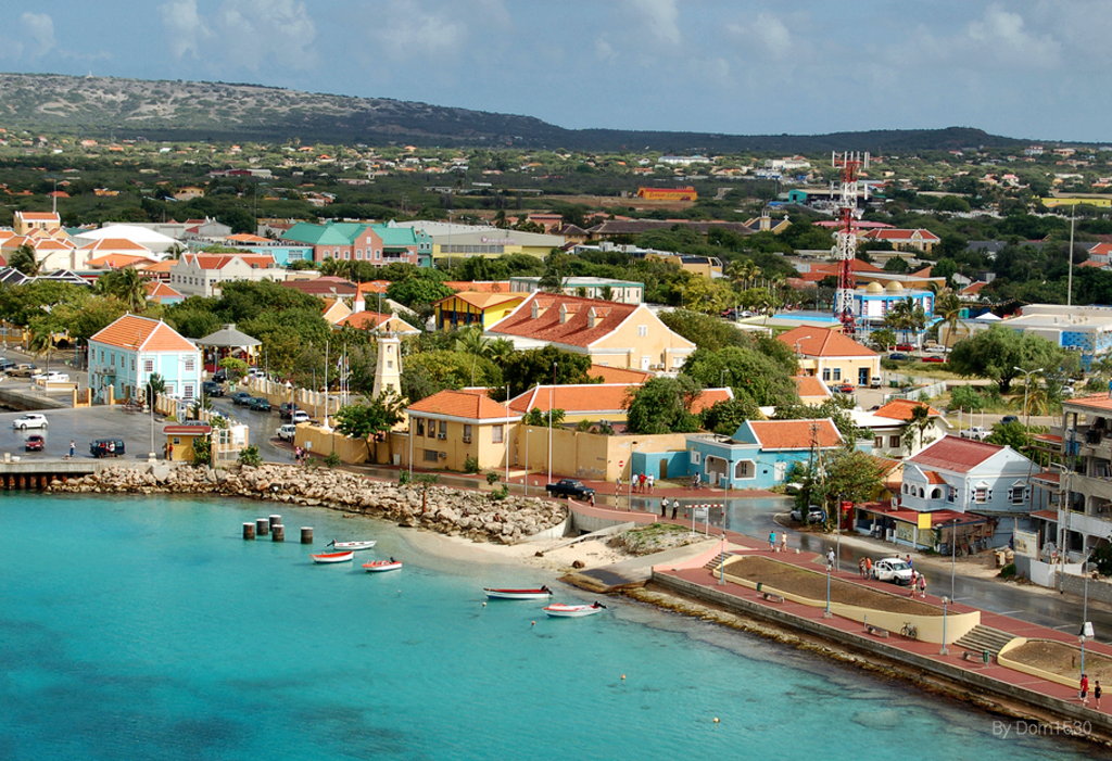 Vista de la ciudad de Oranjestad, Aruba. ShutterStock Image