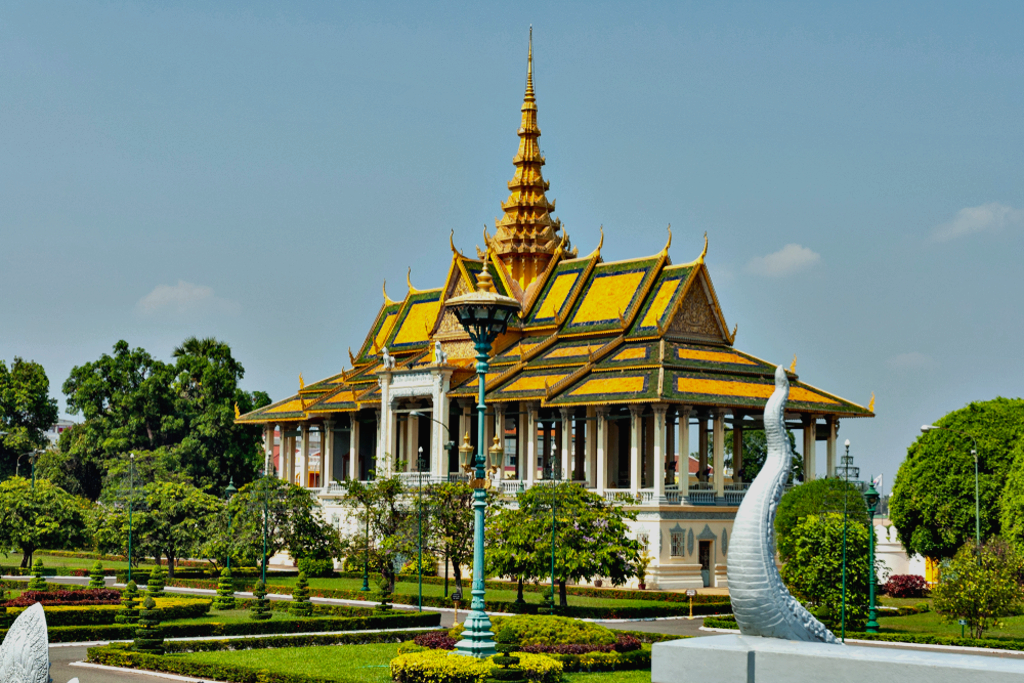 Palacio real de Camboya - shutterstock image