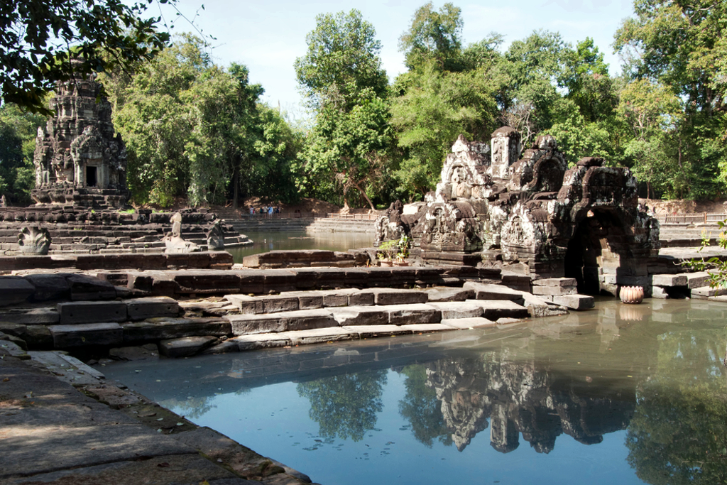 Piscinas en Templo Preah Neak - shutterstock image