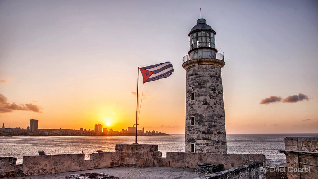Vista al Malecon desde el Castillo de los Tres Reyes Morro - ShutterStock Image