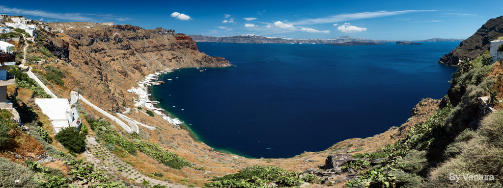 Vista del Mar Egeo desde Manolas, capital de Therasia - ShutterStock Image